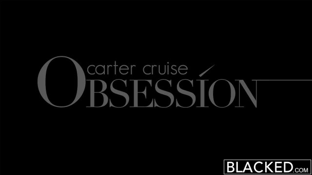 Сексуальная блондинка впервые трахается с двумя - #1