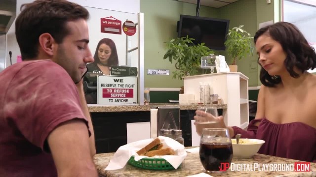 Лесбиянки трахаются в подсобке ресторана - #2