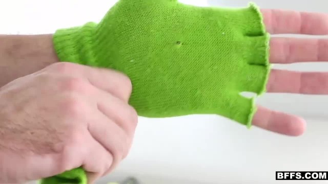 Три красотки трахаются с курьером по очереди - #1