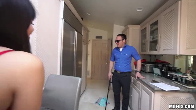 Нимфоманка трахнулась при слепом муже - #6