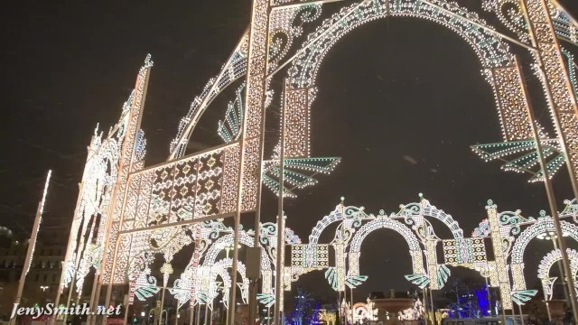 Брюнетка ходит голая по улицам - #10