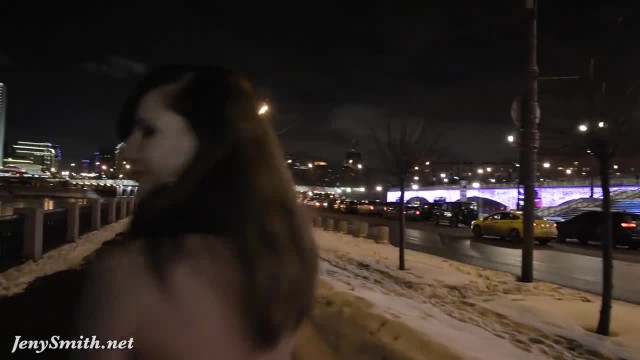 Брюнетка ходит голая по улицам - #4